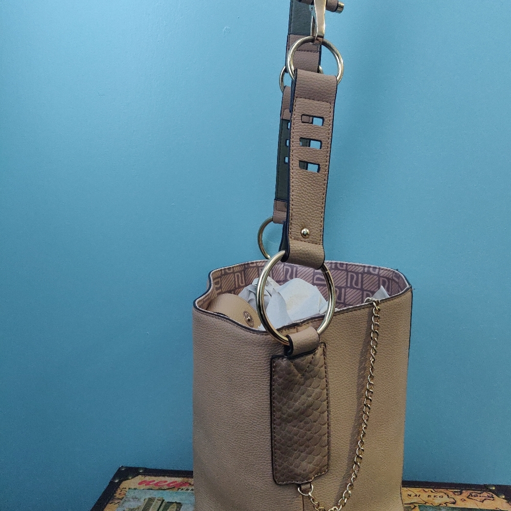 River Island Bucket Bag - Picture 9 of 9